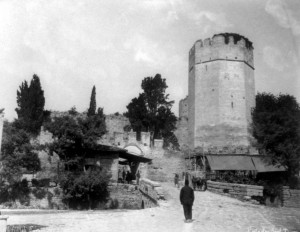 Sultan Abdülhamit Han Arşivi. Abdullah Biraderler tarafından 1800'lü yılların sonlarında çekilen Yedikule Kapısı fotoğrafı