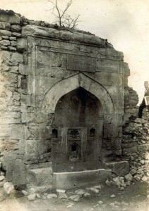 27.10.1936 - Davutpaşa Çeşmesi  Çeşmenin alın kısmı o tarihte farklıymış ve bir tamir kitabesi bulunuyormuş...